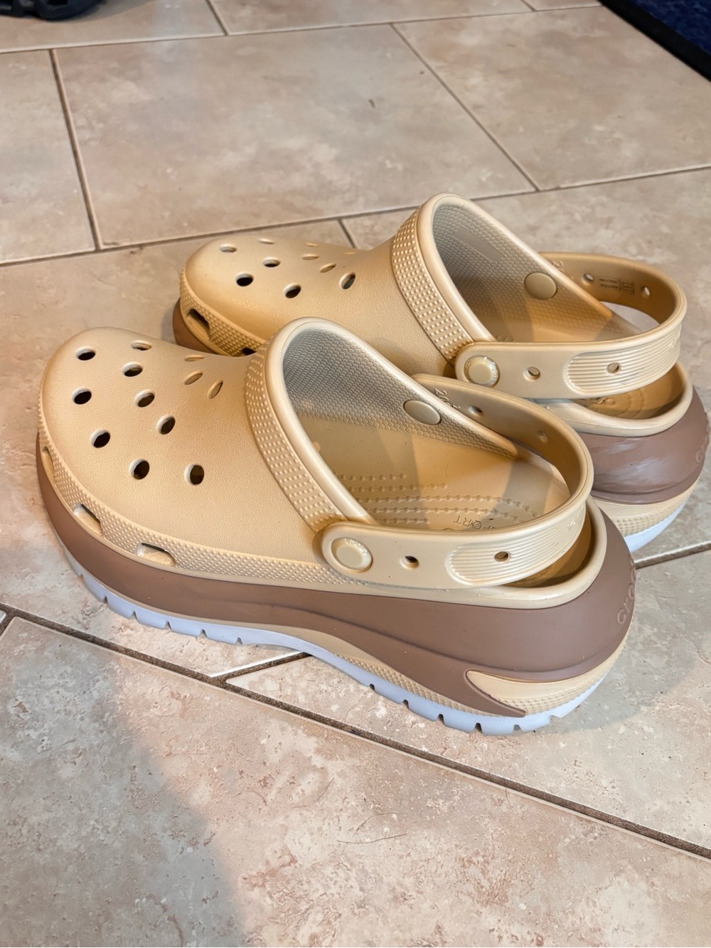 Crocs Mega crush clogs– Women’s 8 / Men’s 6
